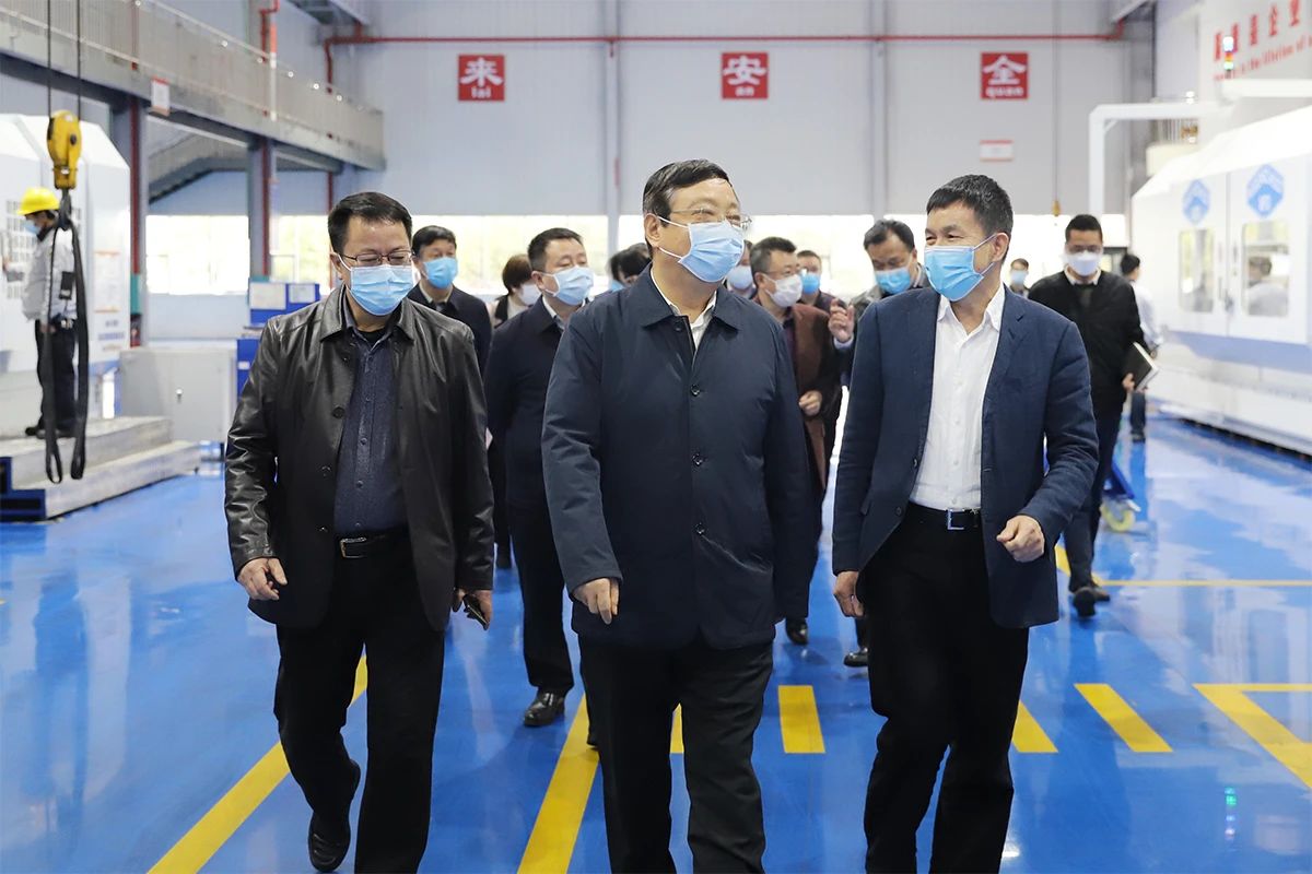 自治区人大常委会副主任、桂林市委书记赵乐秦到usdt网投娱乐股份调研疫情防控和复工复产情况